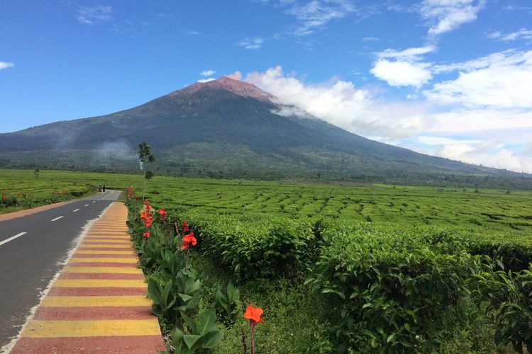 Gunung Kerinci, salah satu Gunung Tertinggi di Indonesia