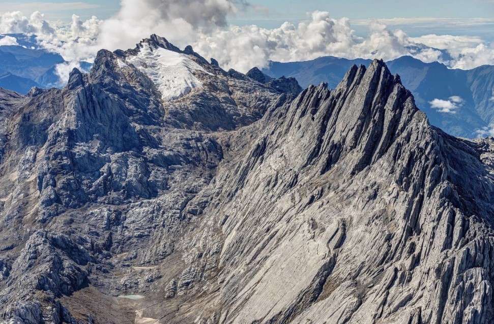 Gunung Tertinggi di Indonesia