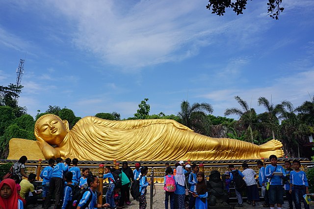 Maha Vihara Majapahit, Wisata di Mojokerto